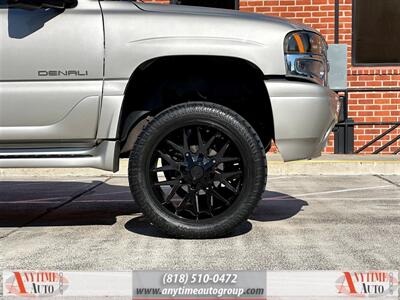 2004 GMC Yukon Denali   - Photo 10 - Sherman Oaks, CA 91403-1701