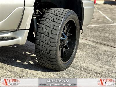 2004 GMC Yukon Denali   - Photo 12 - Sherman Oaks, CA 91403-1701