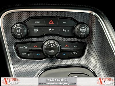 2015 Dodge Challenger SXT Plus   - Photo 16 - Sherman Oaks, CA 91403-1701
