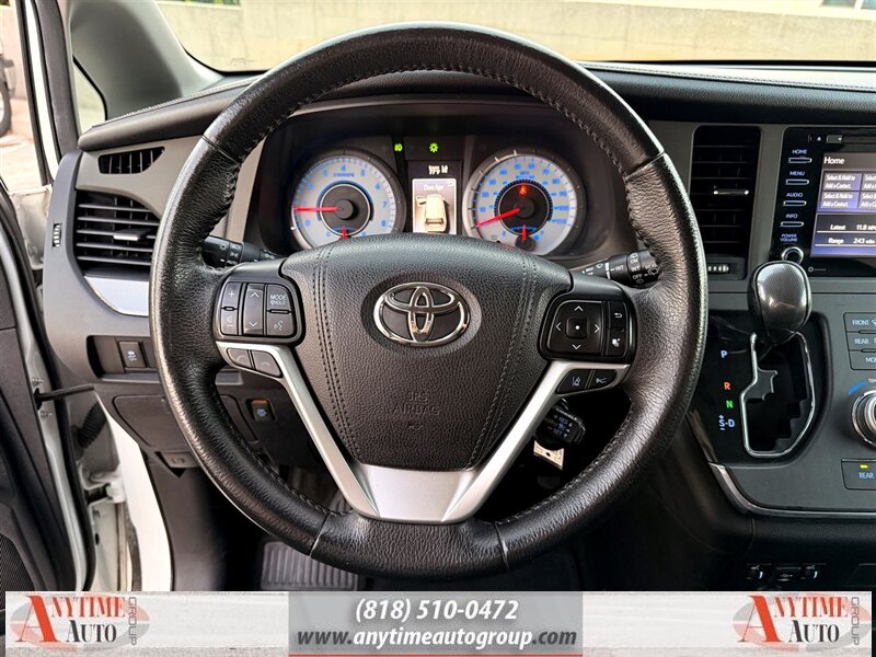 2018 Toyota Sienna SE 8-Passenger - Photo 20 - Sherman Oaks, CA 91403-1701