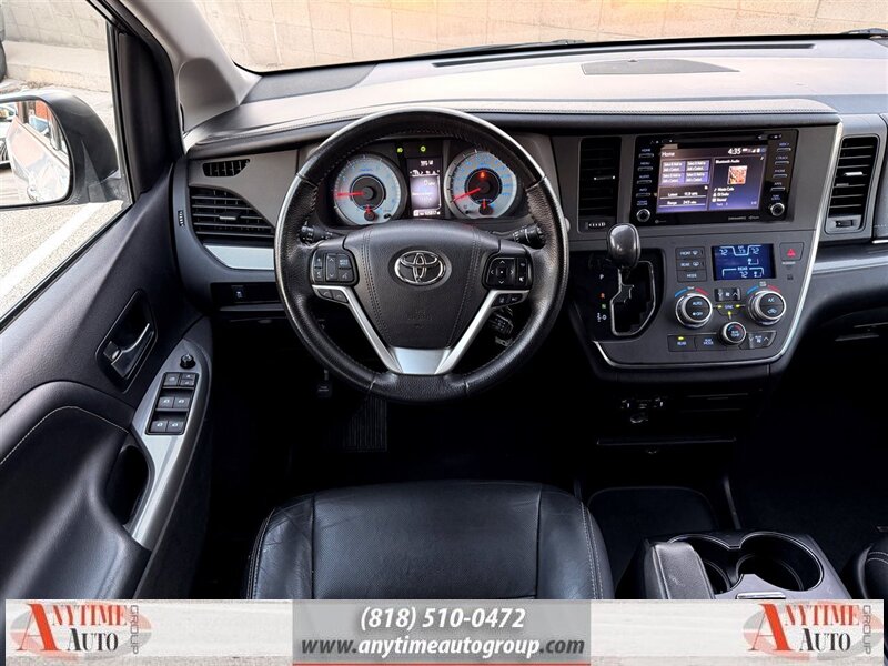 2018 Toyota Sienna SE 8-Passenger - Photo 11 - Sherman Oaks, CA 91403-1701