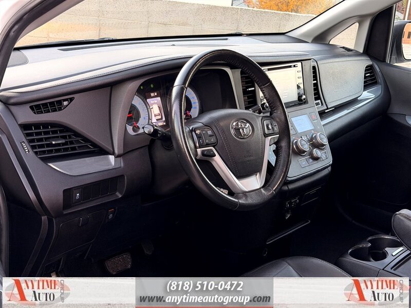 2018 Toyota Sienna SE 8-Passenger - Photo 13 - Sherman Oaks, CA 91403-1701