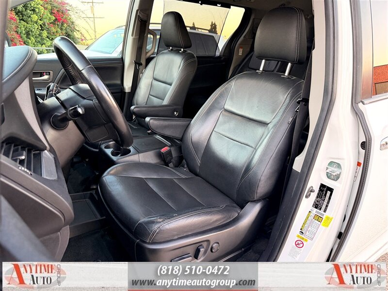 2018 Toyota Sienna SE 8-Passenger - Photo 14 - Sherman Oaks, CA 91403-1701
