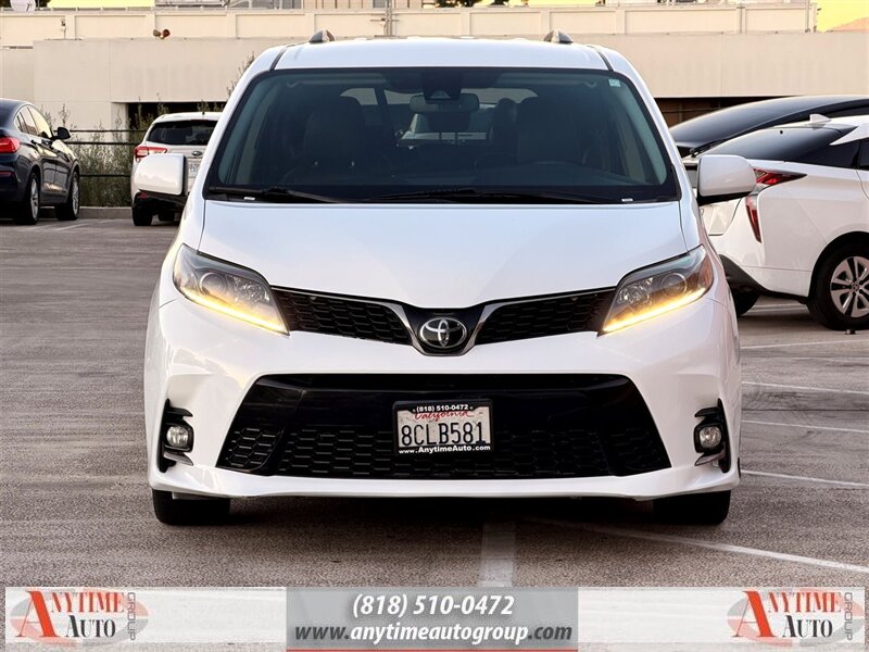 2018 Toyota Sienna SE 8-Passenger - Photo 2 - Sherman Oaks, CA 91403-1701