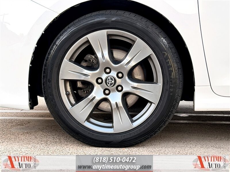 2018 Toyota Sienna SE 8-Passenger - Photo 27 - Sherman Oaks, CA 91403-1701