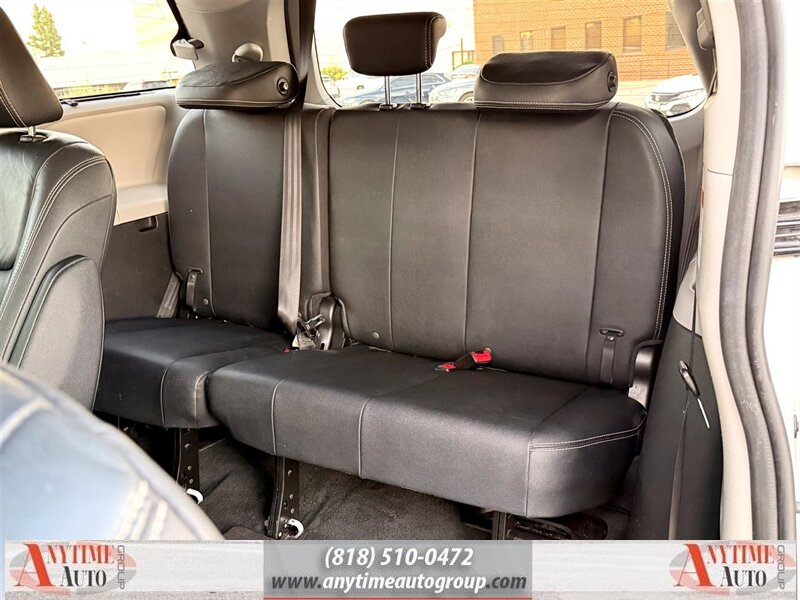2018 Toyota Sienna SE 8-Passenger - Photo 23 - Sherman Oaks, CA 91403-1701