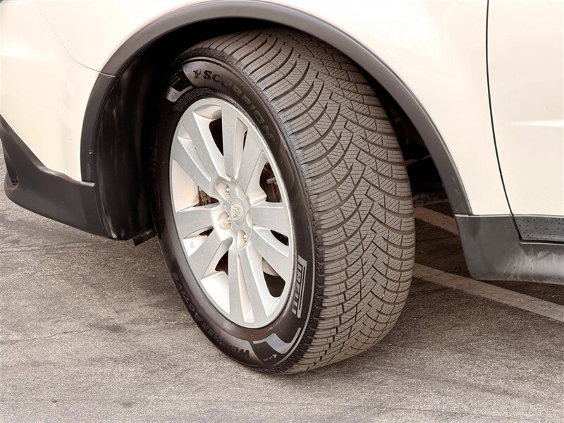 2009 Subaru Tribeca Special Edition 7-Passenger - Photo 29 - Sherman Oaks, CA 91403-1701