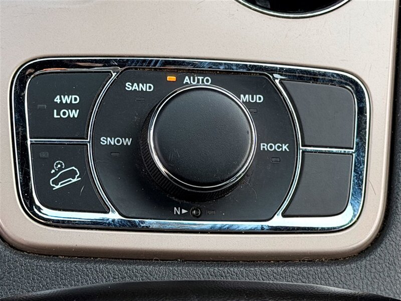 2015 Jeep Grand Cherokee Limited - Photo 22 - Sherman Oaks, CA 91403-1701