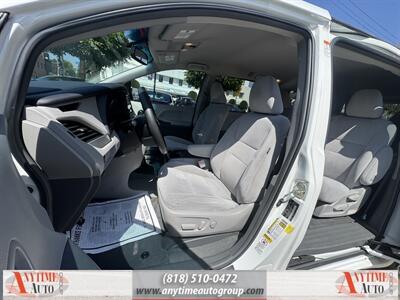 2015 Toyota Sienna LE 7 Passenger   - Photo 10 - Sherman Oaks, CA 91403-1701