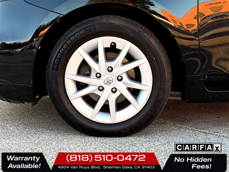 2012 Toyota Prius v Three   - Photo 21 - Sherman Oaks, CA 91403-1701