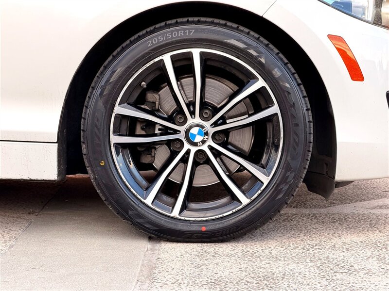 2020 BMW 230i   - Photo 28 - Sherman Oaks, CA 91403-1701