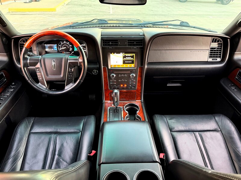 2016 Lincoln Navigator Select   - Photo 9 - Sherman Oaks, CA 91403-1701