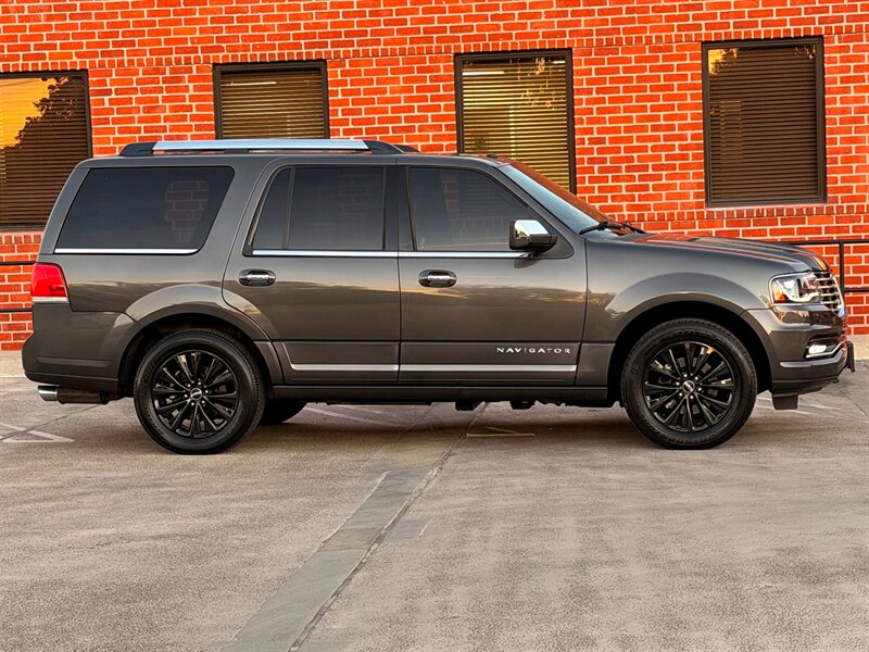 2016 Lincoln Navigator Select   - Photo 7 - Sherman Oaks, CA 91403-1701