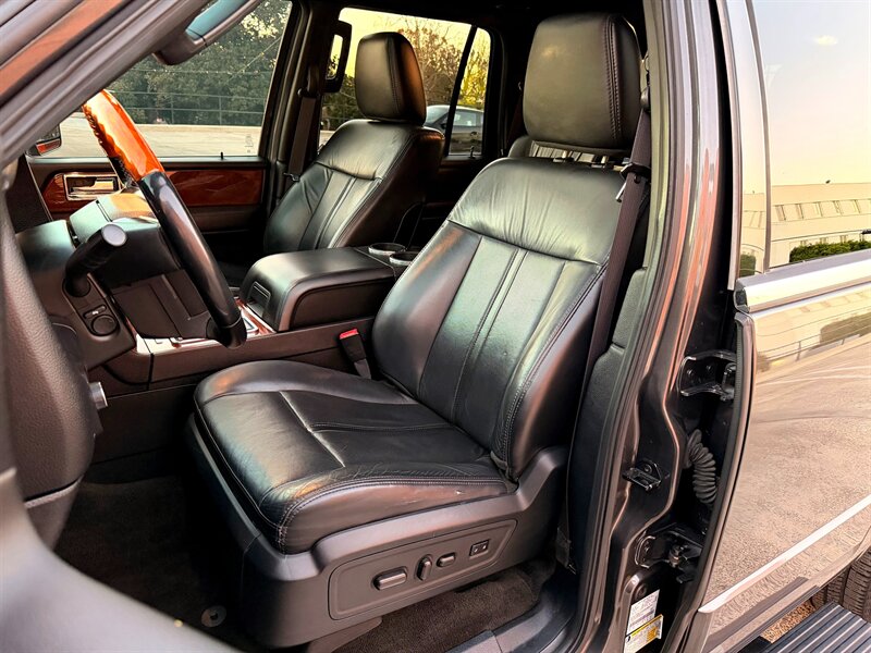 2016 Lincoln Navigator Select   - Photo 14 - Sherman Oaks, CA 91403-1701