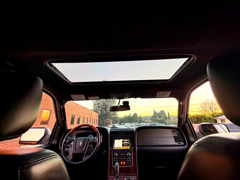 2016 Lincoln Navigator Select   - Photo 12 - Sherman Oaks, CA 91403-1701