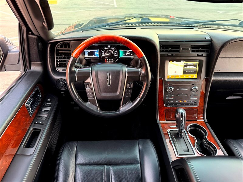 2016 Lincoln Navigator Select   - Photo 10 - Sherman Oaks, CA 91403-1701