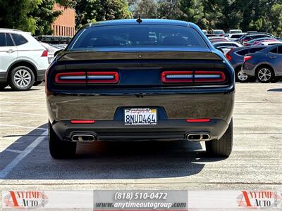 2019 Dodge Challenger SXT  Plus - Photo 5 - Sherman Oaks, CA 91403-1701