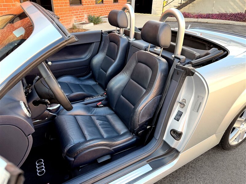 2004 Audi TT 1.8T Roadster FrontTrak   - Photo 17 - Sherman Oaks, CA 91403-1701