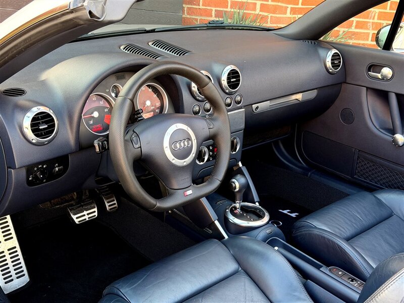 2004 Audi TT 1.8T Roadster FrontTrak   - Photo 16 - Sherman Oaks, CA 91403-1701