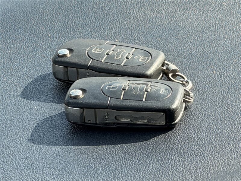 2004 Audi TT 1.8T Roadster FrontTrak   - Photo 23 - Sherman Oaks, CA 91403-1701