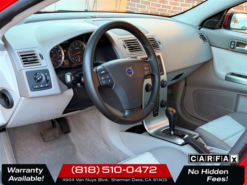 2005 Volvo V50 2.4i - Photo 12 - Sherman Oaks, CA 91403-1701
