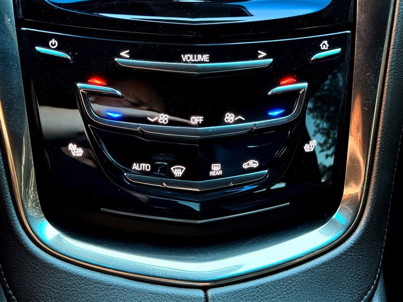 2014 Cadillac ELR   - Photo 15 - Sherman Oaks, CA 91403-1701