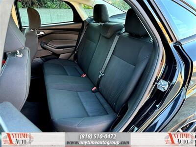 2016 Ford Focus SE   - Photo 20 - Sherman Oaks, CA 91403-1701