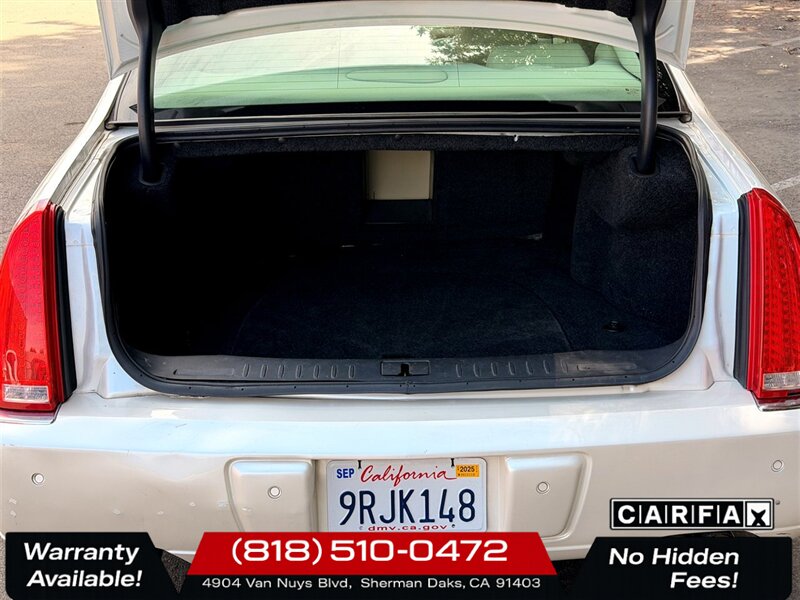 2011 Cadillac DTS Platinum   - Photo 22 - Sherman Oaks, CA 91403-1701