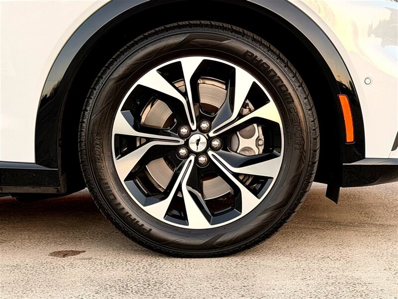 2021 Ford Mustang Mach-E Premium   - Photo 28 - Sherman Oaks, CA 91403-1701