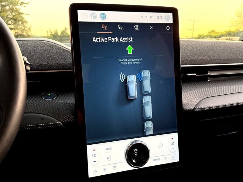 2021 Ford Mustang Mach-E Premium   - Photo 19 - Sherman Oaks, CA 91403-1701