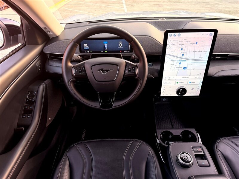 2021 Ford Mustang Mach-E Premium   - Photo 11 - Sherman Oaks, CA 91403-1701