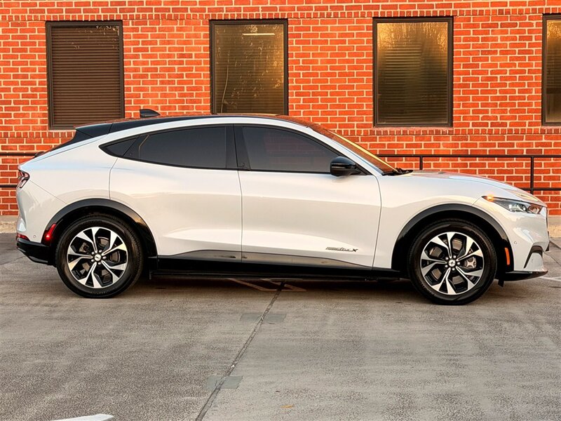 2021 Ford Mustang Mach-E Premium   - Photo 8 - Sherman Oaks, CA 91403-1701