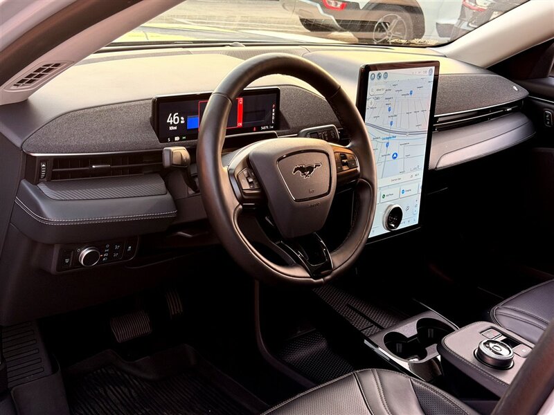 2021 Ford Mustang Mach-E Premium   - Photo 12 - Sherman Oaks, CA 91403-1701