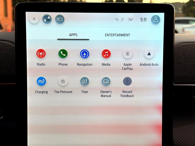 2021 Ford Mustang Mach-E Premium   - Photo 16 - Sherman Oaks, CA 91403-1701