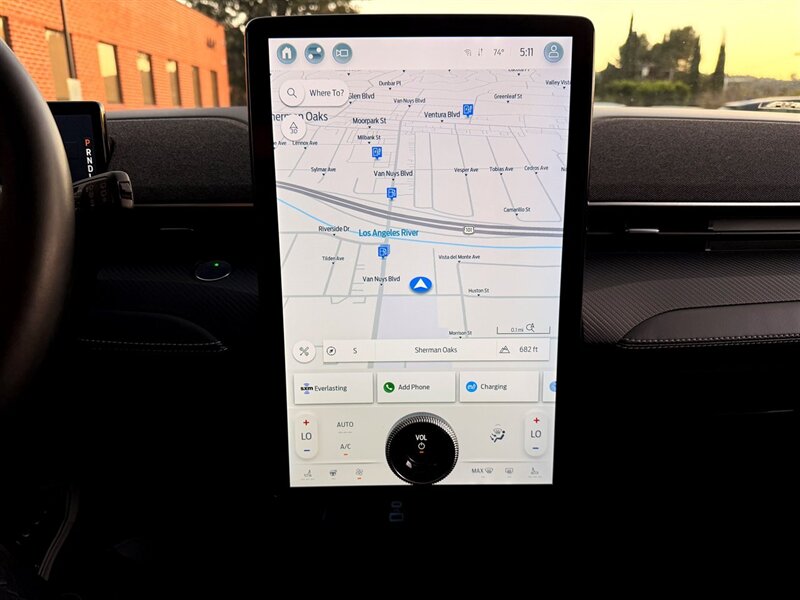 2021 Ford Mustang Mach-E Premium   - Photo 15 - Sherman Oaks, CA 91403-1701