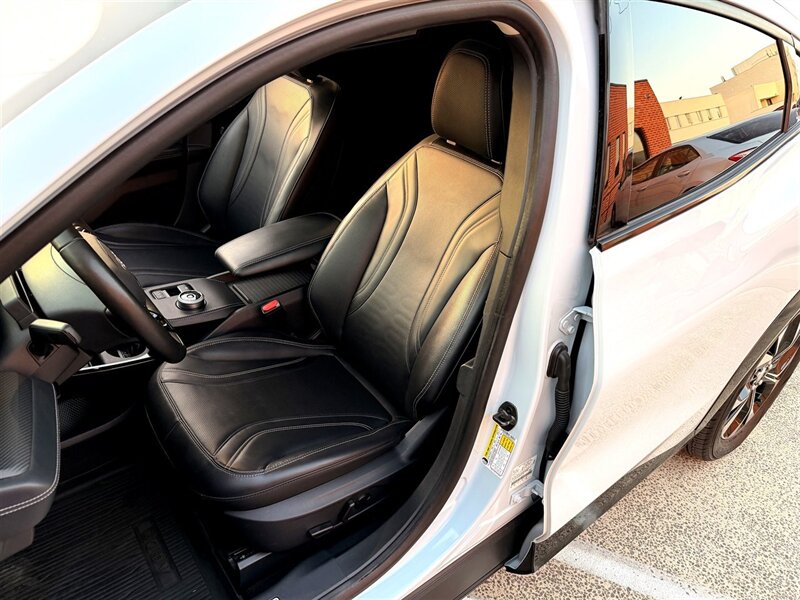 2021 Ford Mustang Mach-E Premium   - Photo 13 - Sherman Oaks, CA 91403-1701