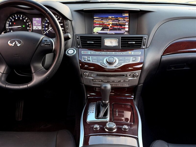 2012 INFINITI M35h M35h - Photo 12 - Sherman Oaks, CA 91403-1701