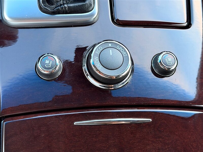 2012 INFINITI M35h M35h - Photo 21 - Sherman Oaks, CA 91403-1701