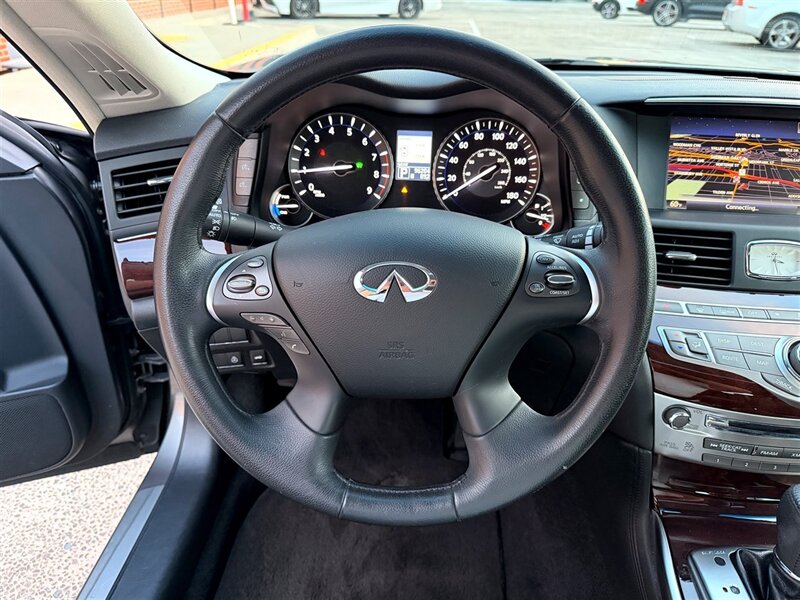 2012 INFINITI M35h M35h - Photo 22 - Sherman Oaks, CA 91403-1701