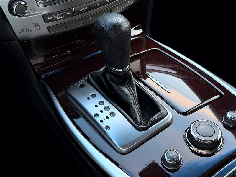 2012 INFINITI M35h M35h - Photo 20 - Sherman Oaks, CA 91403-1701