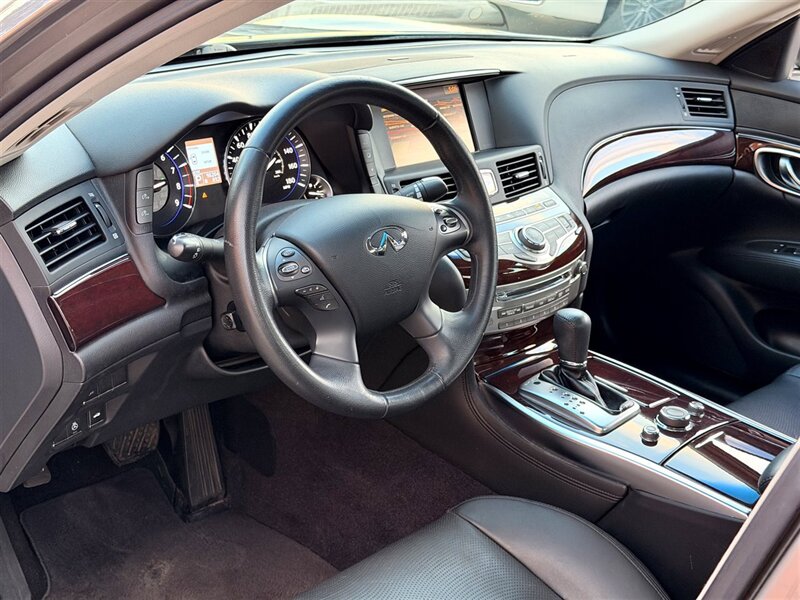 2012 INFINITI M35h M35h - Photo 14 - Sherman Oaks, CA 91403-1701