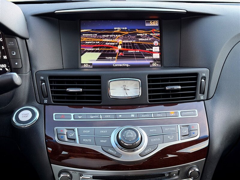 2012 INFINITI M35h M35h - Photo 17 - Sherman Oaks, CA 91403-1701