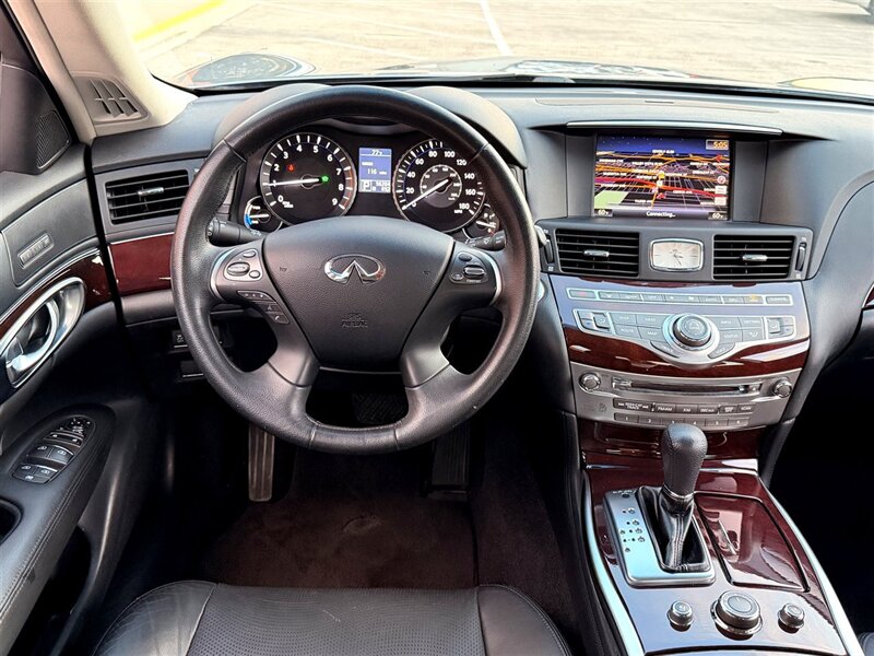 2012 INFINITI M35h M35h - Photo 11 - Sherman Oaks, CA 91403-1701