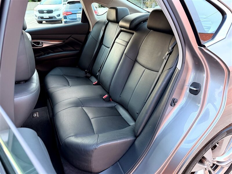 2012 INFINITI M35h M35h - Photo 23 - Sherman Oaks, CA 91403-1701