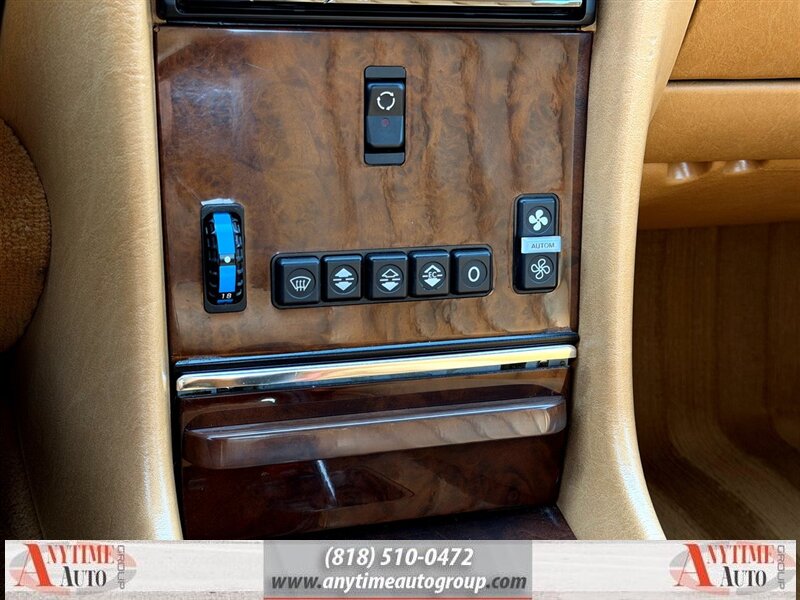 1986 Mercedes-Benz 560 SL   - Photo 17 - Sherman Oaks, CA 91403-1701