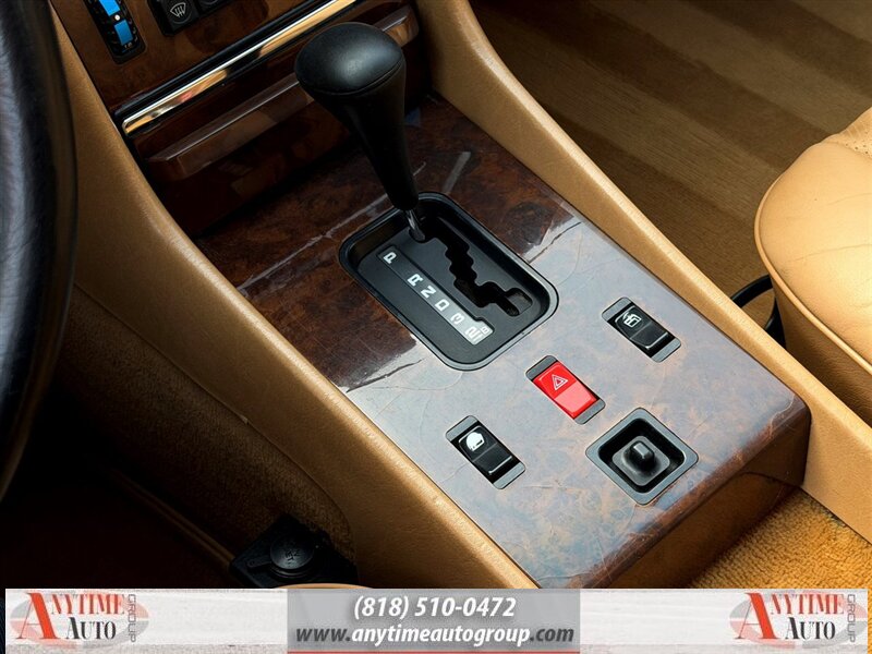 1986 Mercedes-Benz 560 SL   - Photo 18 - Sherman Oaks, CA 91403-1701