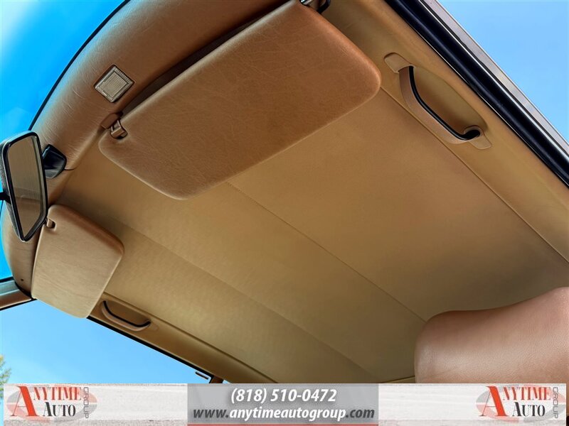 1986 Mercedes-Benz 560 SL   - Photo 22 - Sherman Oaks, CA 91403-1701