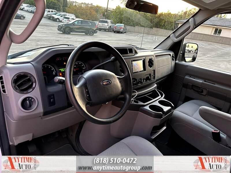 2009 Ford E-Series Econoline Wagon null photo 14