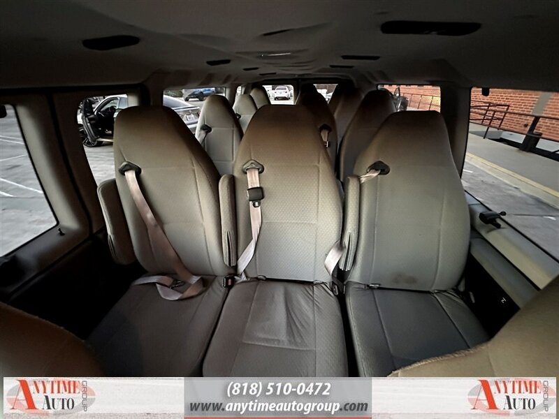 2009 Ford E-Series Econoline Wagon null photo 20