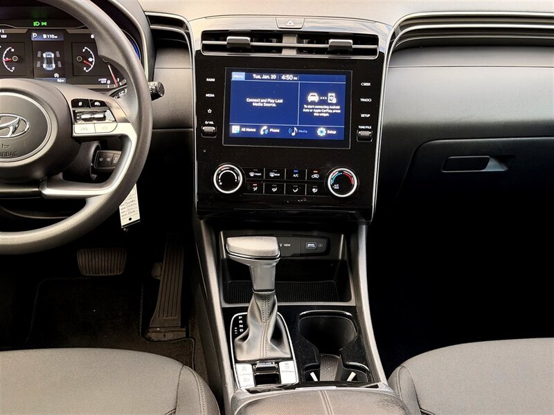 2022 Hyundai TUCSON SE - Photo 12 - Sherman Oaks, CA 91403-1701